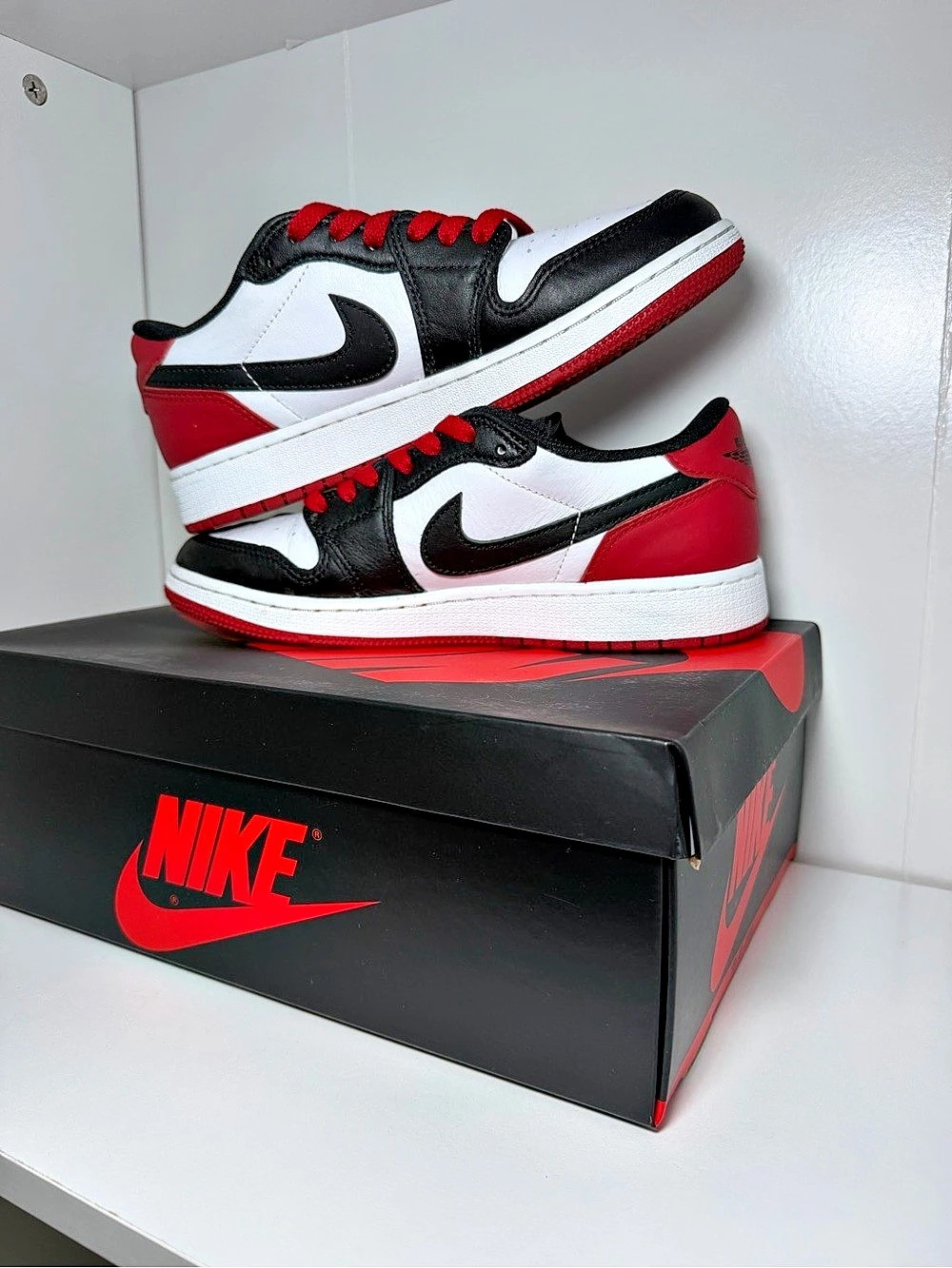 Nike Air Jordan 1 Retro Low OG (GS) Black Toe ) Black & Red Girls US 6Y